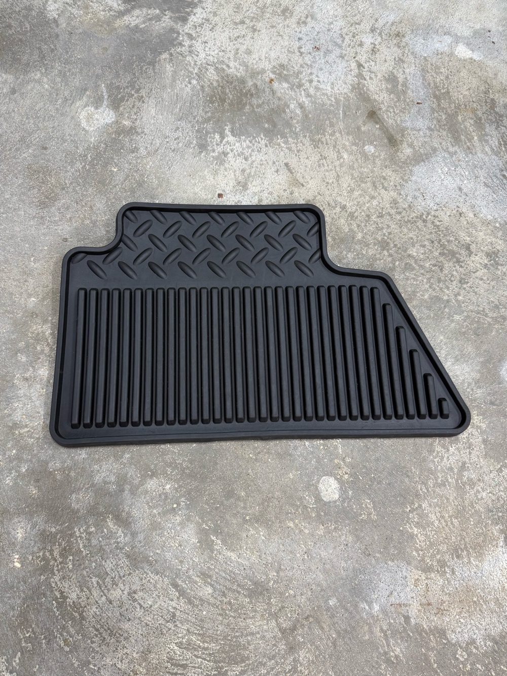 Chevy Silverado GMC Sierra OEM Rear Left Rubber Floor Mat 22964922